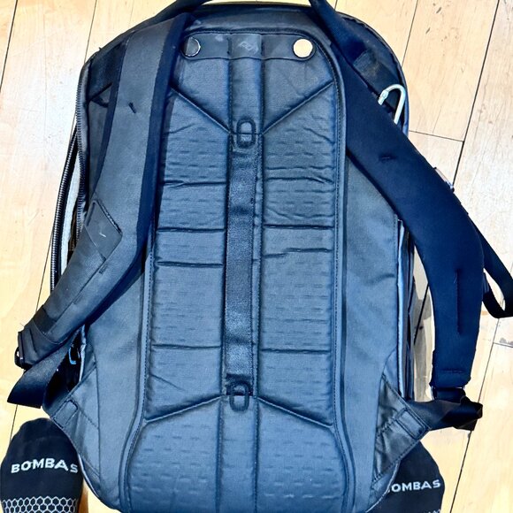 Peak Design Travel Backpack 30L - Used/Very good condition - Picture 3 of 3